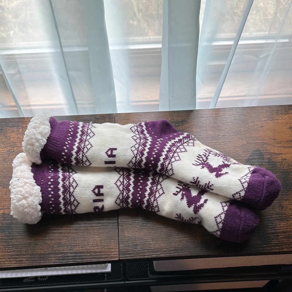 Size women’s 5-7 Purple and White Austria Knit Socks with Reindeer Pattern